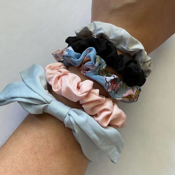 𝅺Set of 5 Scrunchies - Pastel Floral - Picture 1 of 2